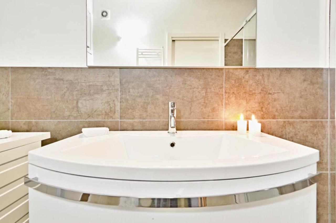 Warda A6 Apartment Desenzano del Garda Bagian luar foto