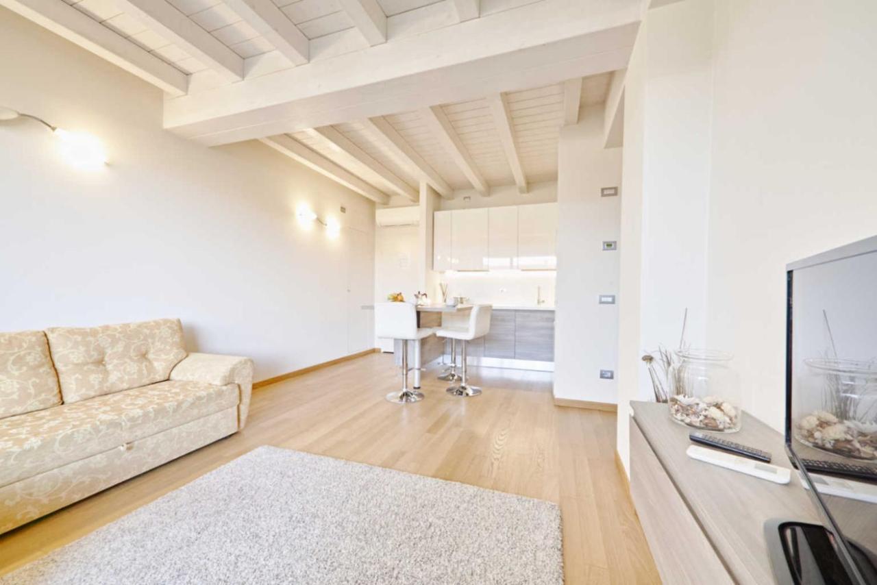Warda A6 Apartment Desenzano del Garda Bagian luar foto